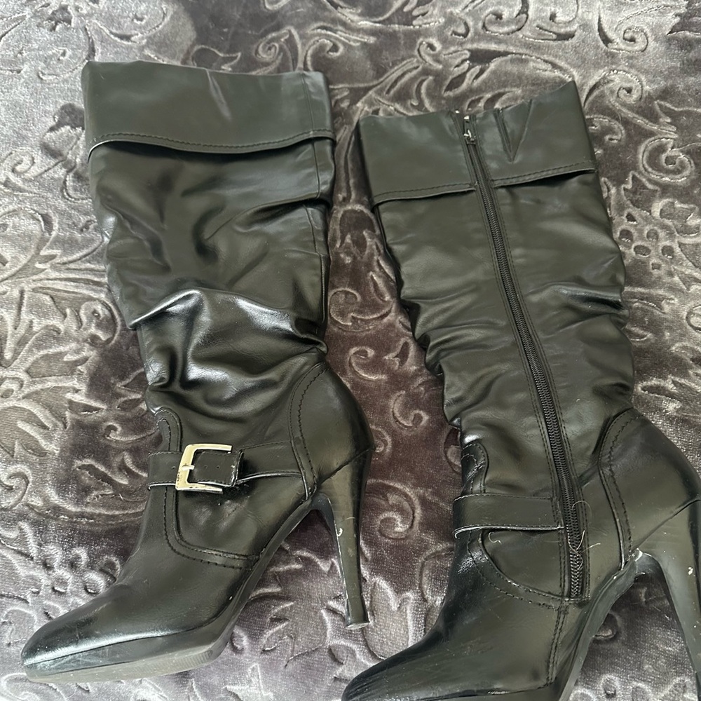 Black Knee-High Heeled Boots